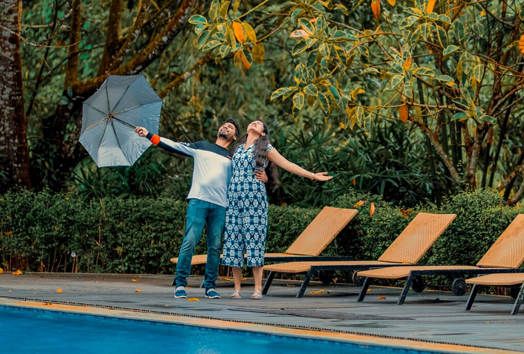 outdoor photoshoot pose